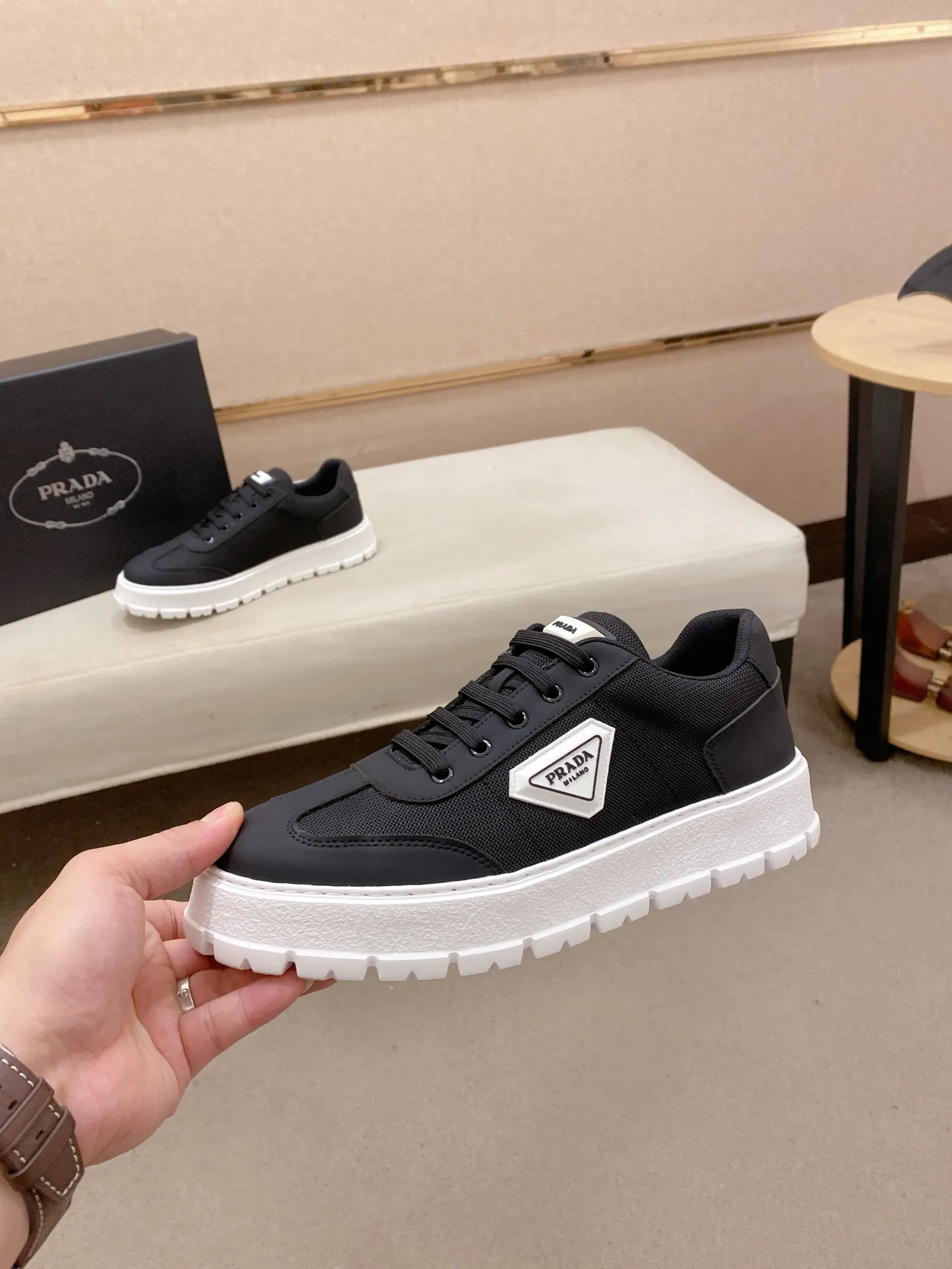 Men's men's shoes💰: 440💰[Prada～Prada] Trendy new styles are on the market. Same style as the official website. Counter quality. Original version. [Strong] [Strong] Imported selected first-layer cowhide. Comfortable and breathable sheepskin lining, fine workmanship, upper layer made of 100% pure cowhide, original last shape, comfortable on the feet, shoe sizes 38 to 44